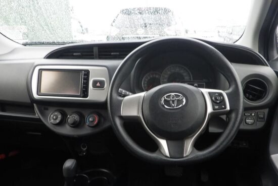 TOYOTA VITZ 2015/5 F - Image 2