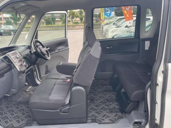 DAIHATSU TANTO 660 CUSTOM RS / SINGLE SIDE ELECTRIC SLIDING DOOR / BENCH SEAT (PEARL WHITE) - Image 2