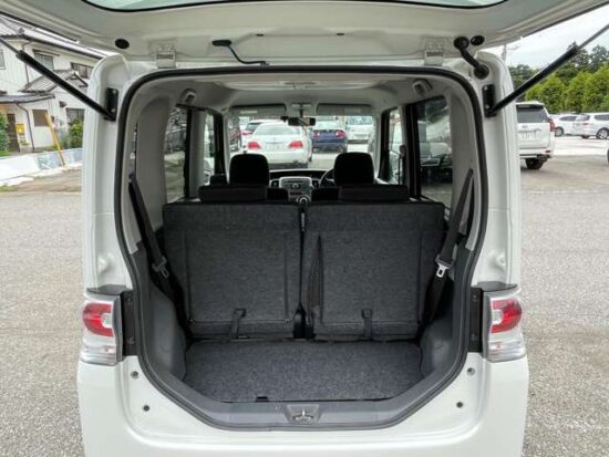 DAIHATSU TANTO 660 CUSTOM RS / SINGLE SIDE ELECTRIC SLIDING DOOR / BENCH SEAT (PEARL WHITE) - Image 4