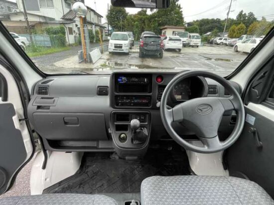 DAIHATSU HIJET CARGO 660 SPECIAL 4WD / Sliding Doors on Both Sides / Aluminum Wheels (White) - Image 18