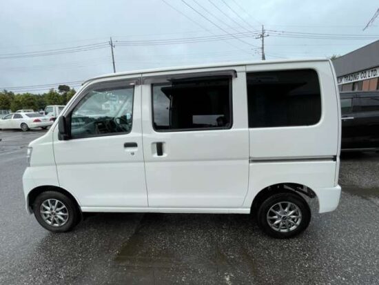 DAIHATSU HIJET CARGO 660 SPECIAL 4WD / Sliding Doors on Both Sides / Aluminum Wheels (White) - Image 29