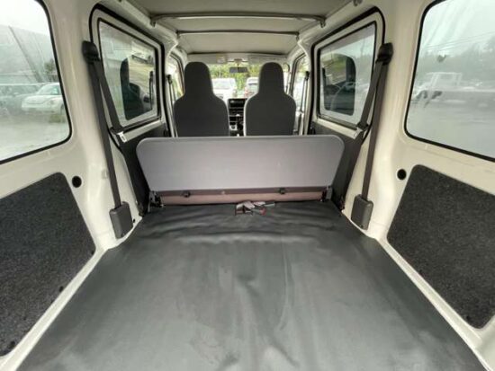 DAIHATSU HIJET CARGO 660 SPECIAL 4WD / Sliding Doors on Both Sides / Aluminum Wheels (White) - Image 27