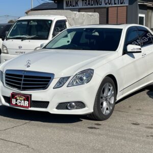 Mercedes-Benz E-Class E300 Avantgarde / Aluminum Wheels / Sunroof (White)