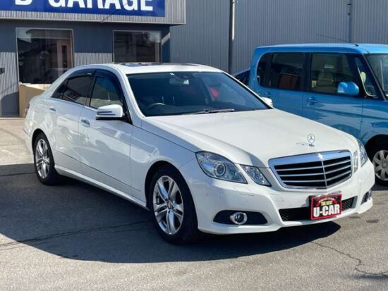 Mercedes-Benz E-Class E300 Avantgarde / Aluminum Wheels / Sunroof (White) - Image 40