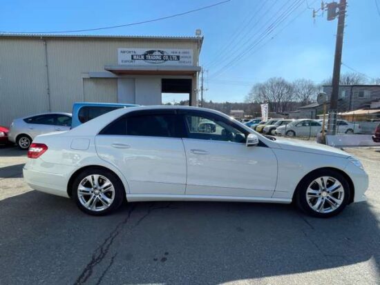 Mercedes-Benz E-Class E300 Avantgarde / Aluminum Wheels / Sunroof (White) - Image 39