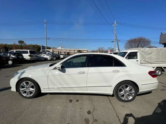 Mercedes-Benz E-Class E300 Avantgarde / Aluminum Wheels / Sunroof (White) - Image 35