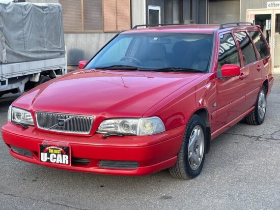 Volvo V70 2.5 SE / Aluminum wheels (red)