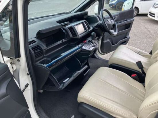 Honda Step Wagon 2.0 Spada Z /ETC/Car Navigation/Back Camera (White Pearl) - Image 33